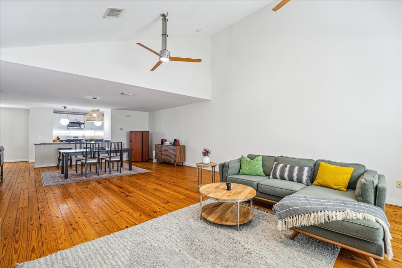 Building Photo - 2720 La Branch St