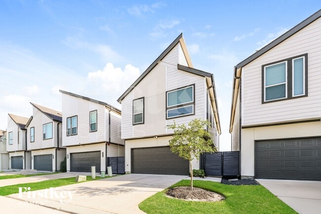 Building Photo - 357 N Centro Cir