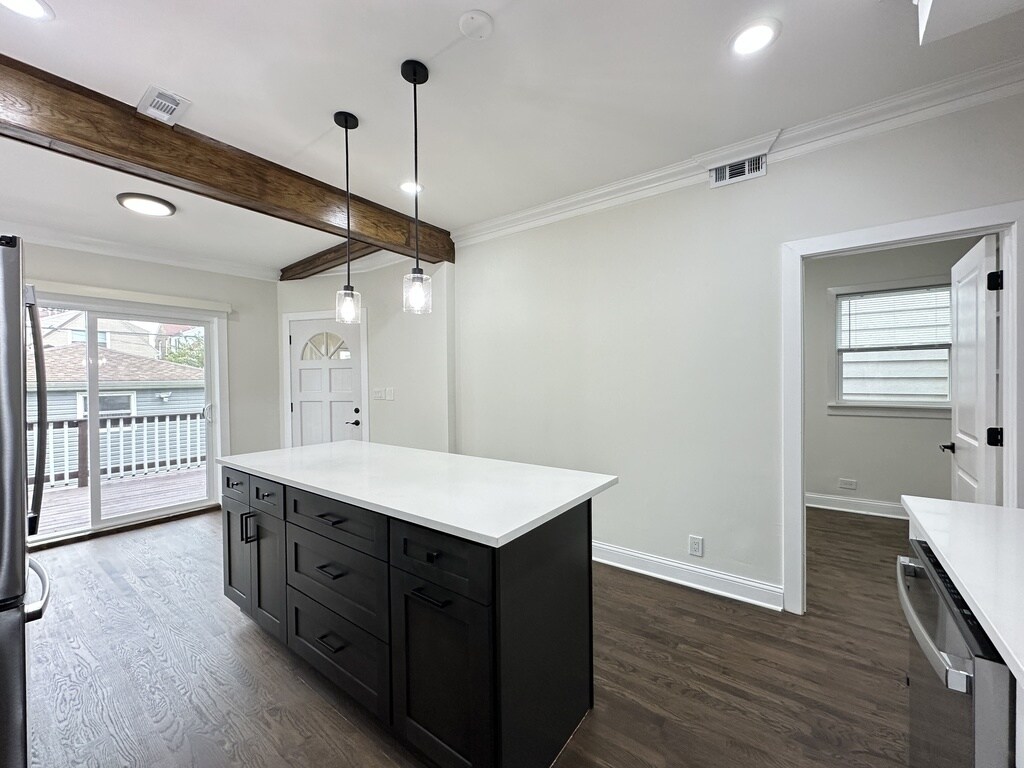 Building Photo - 2317 N Keeler Ave