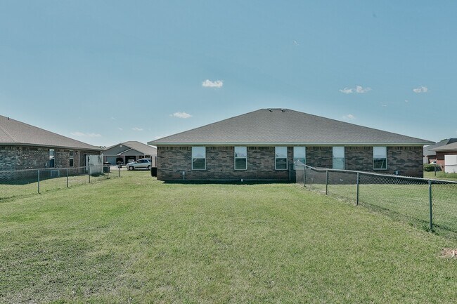 Building Photo - 16110/16112 Rolling Meadows Dr.