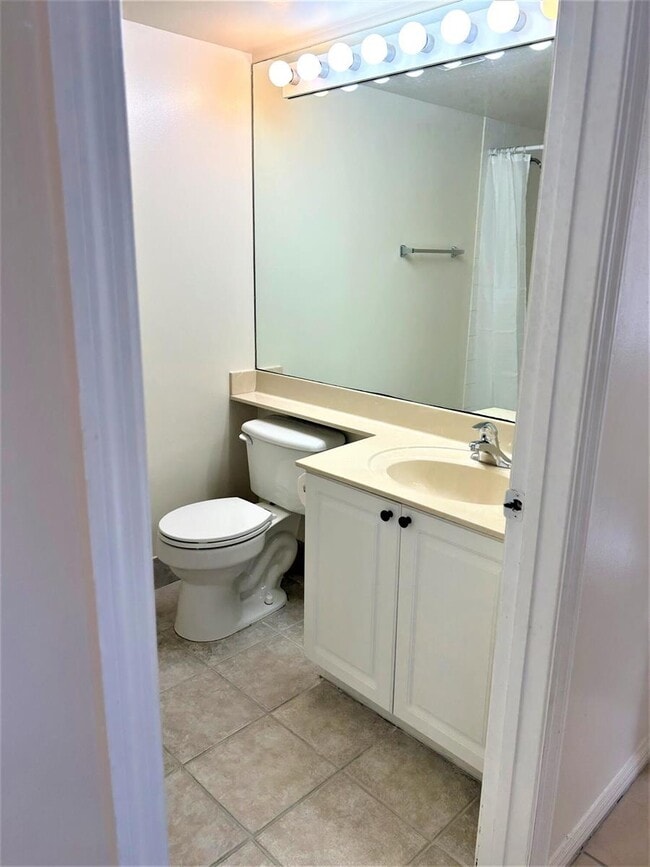 Building Photo - 1300 Crestwood Ct S