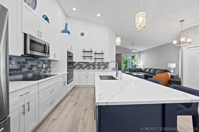 Building Photo - 10761 Pelican Dr