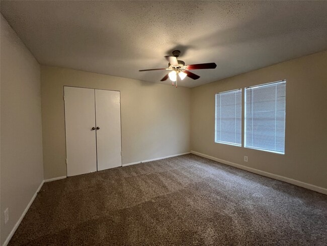 Building Photo - 5415 Scott St