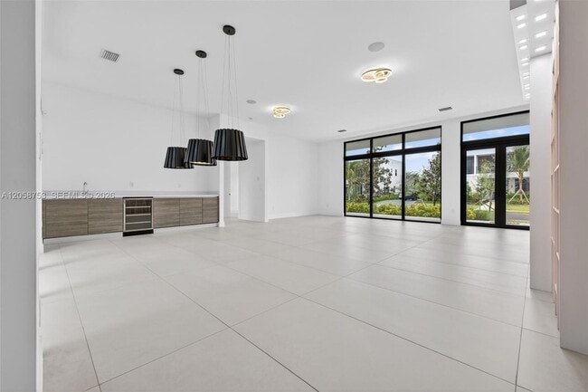Building Photo - 16709 Botaniko Dr N