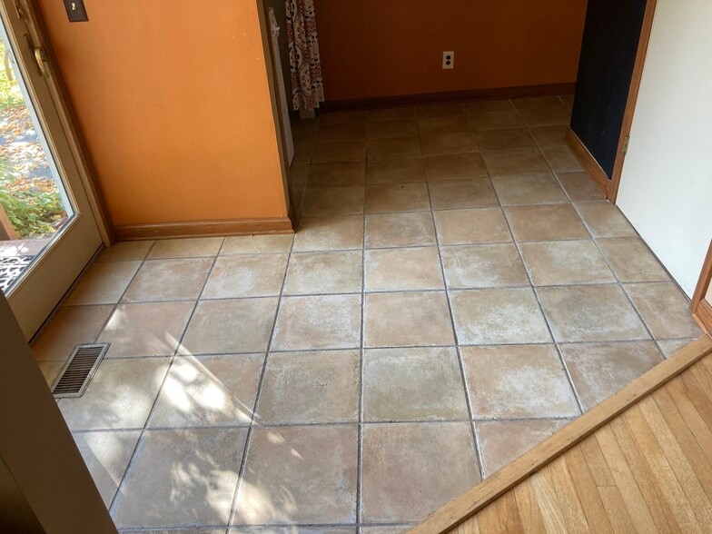 Building Photo - 223 Gibson St