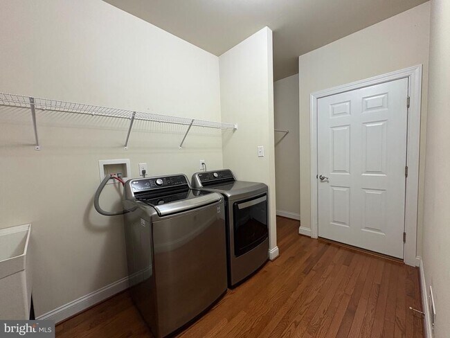 Building Photo - 107 Shilling Ave