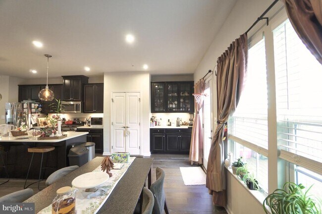 Building Photo - 202 Bamboo Dr