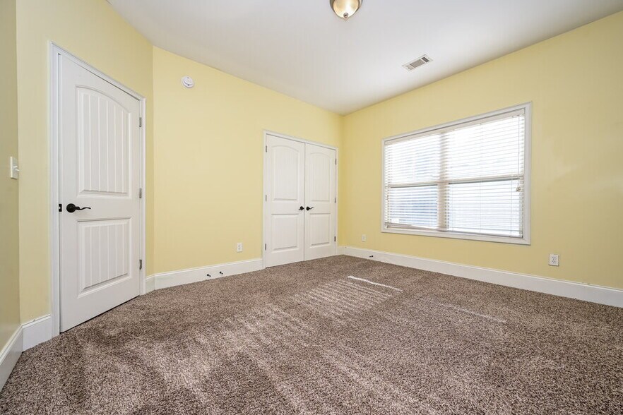 Building Photo - 104 Society St