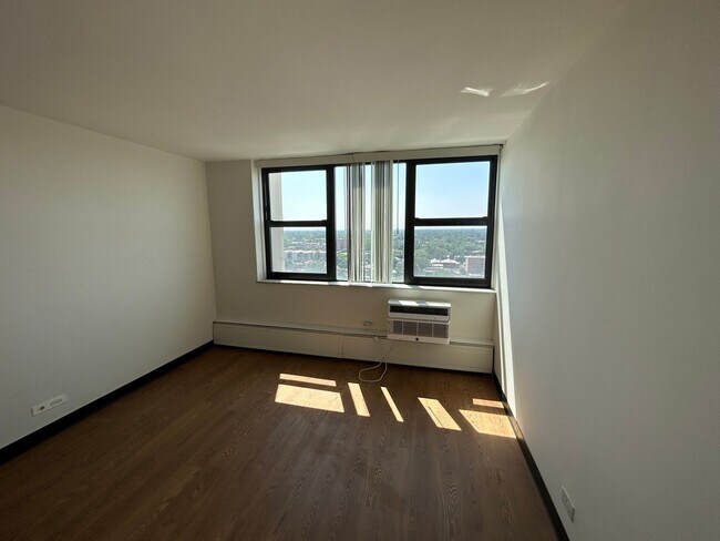Building Photo - 7447 S South Shore Dr