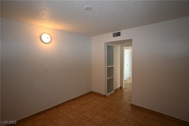 Building Photo - 2301 Stewart Ave