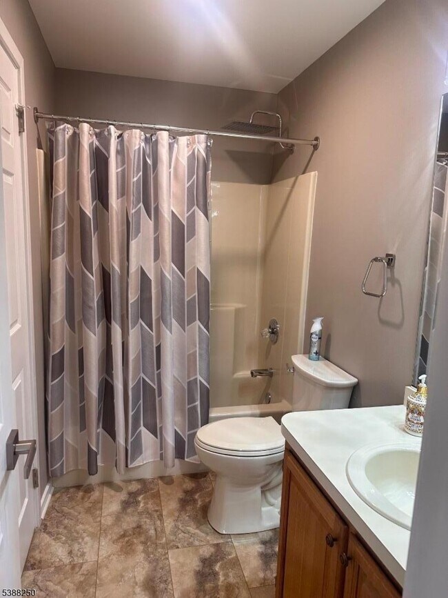 Building Photo - 51 Rushmore Ln