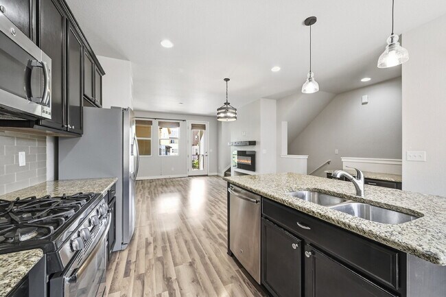 Building Photo - $2,495.95, Two Bedroom, 2.5 bathroom Townhome in Broomfield