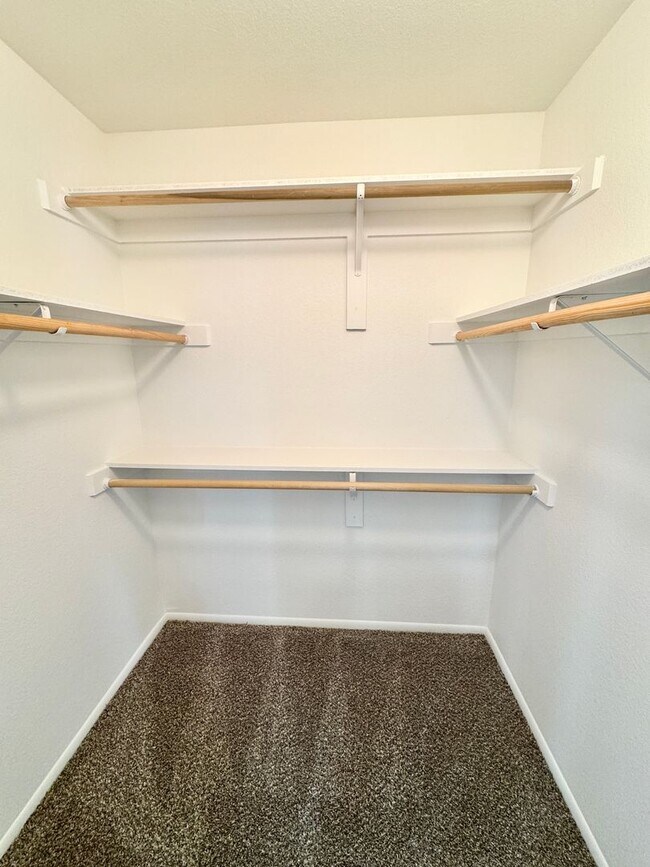 Building Photo - 2 Bedroom/2 Bath Home! Has Backyard, One Car Garage, NO HOA!