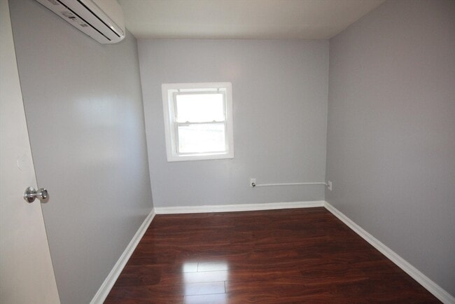 Building Photo - 522 Slade St