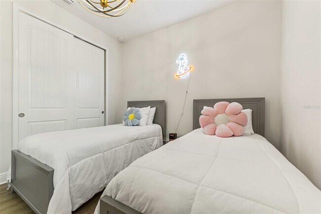 Building Photo - 284 Southfield St