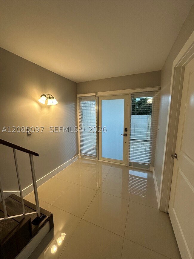 Building Photo - 14357 Kendale Lakes Dr