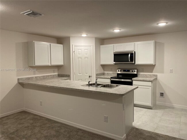 Building Photo - 328 NE 21st St