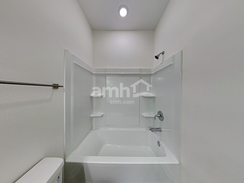 Building Photo - 2216 Saffron Walden Dr