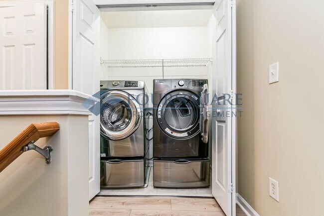 Building Photo - Spacious 2-Bed / 3.5-Bath Townhome with Ha...