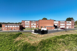 Building Photo - Dillard School