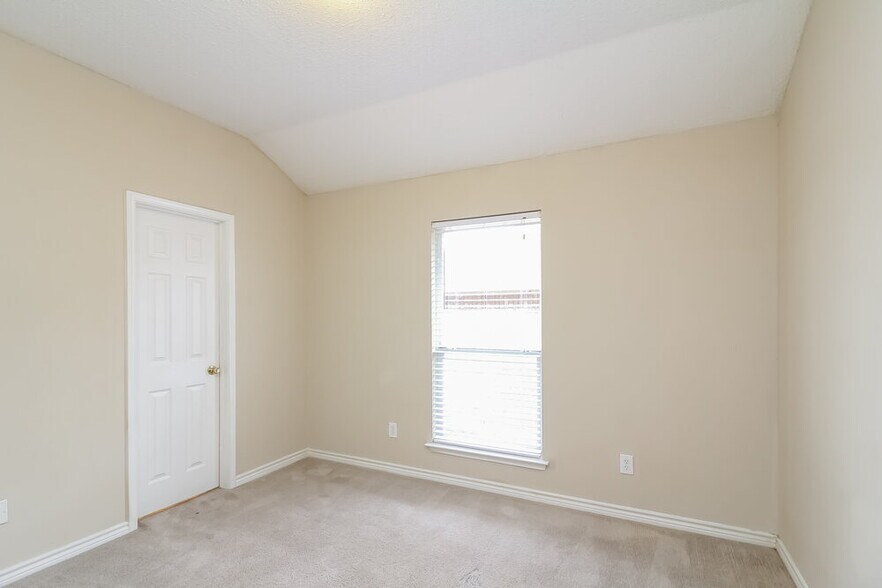 Building Photo - 1554 Cardigan Ln