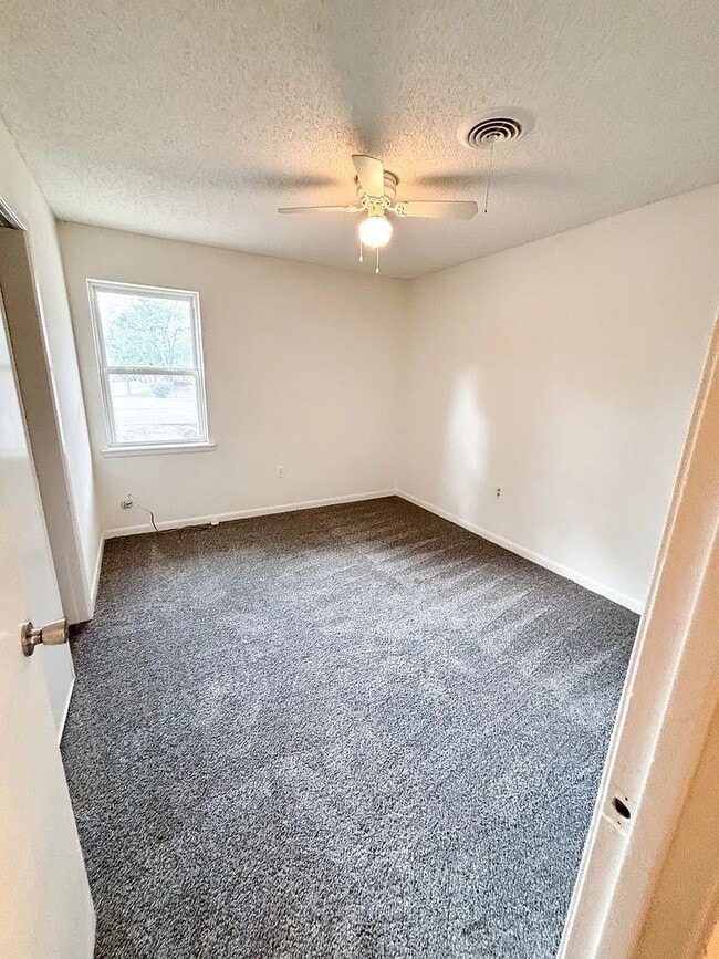 Building Photo - 301 Thacker Loop