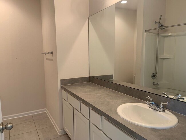 Building Photo - 816 Redtail Ln