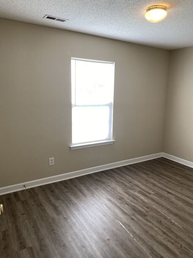 Building Photo - 4924 Aldersbrook Dr
