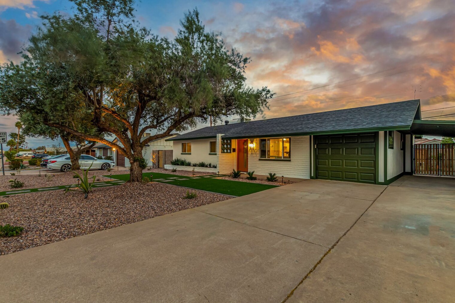 Building Photo - 955 E Marigold Ln