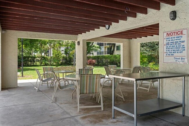 Building Photo - 6075 N Sabal Palm Blvd