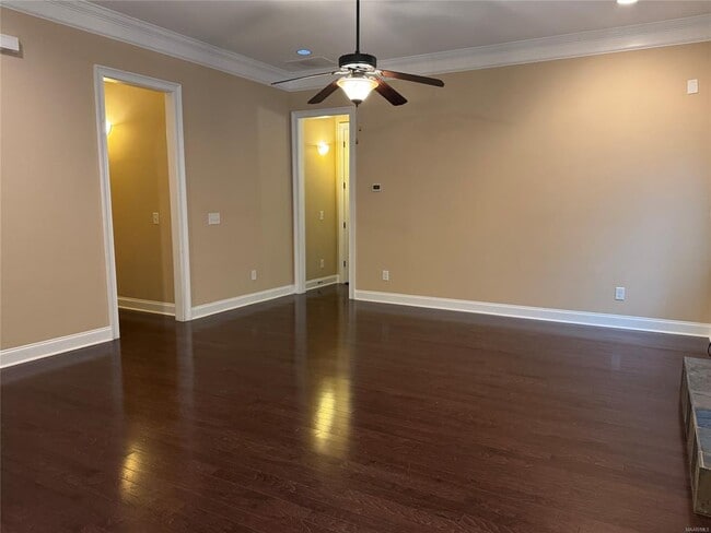 Building Photo - 436 Sydney Dr N