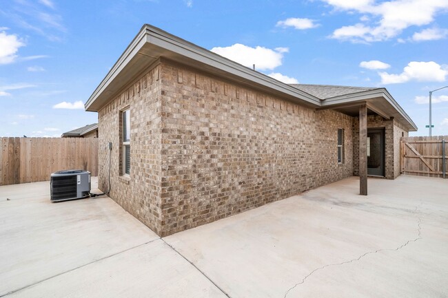 Building Photo - Brand New Townhome in Frenship East!