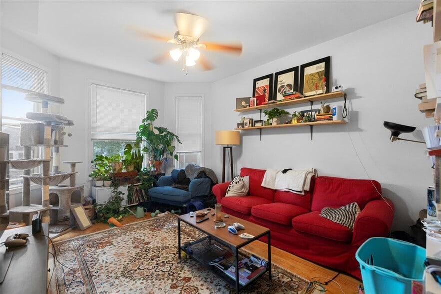 Primary Photo - 3121 N Kimball Ave