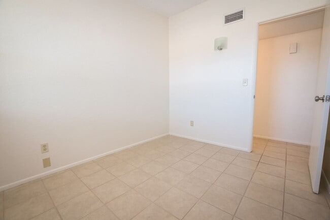 Building Photo - Updated and Charming 3 Bedroom, 2 Bath Hom...