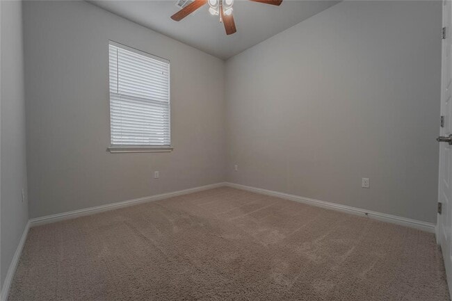 Building Photo - 13800 Lyndhurst St