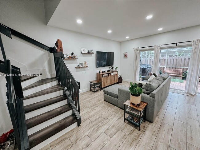 Building Photo - 11807 SW 99th Ln