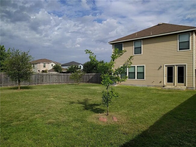Building Photo - 2200 Weiss Ln