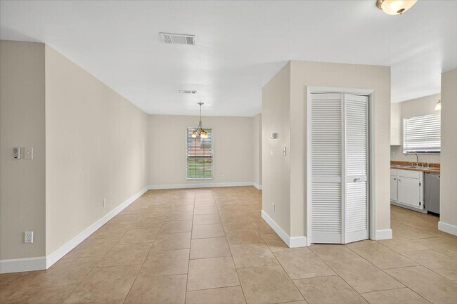 Building Photo - 898 Meginnis Ln