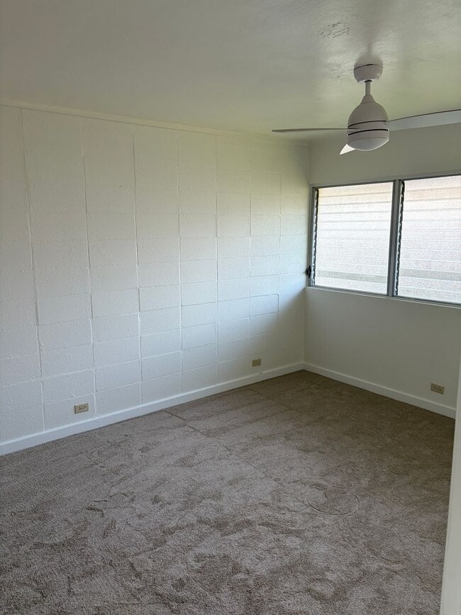 Building Photo - Waialae Gardens - 2bd/2ba/1pkg - Newly Renovated