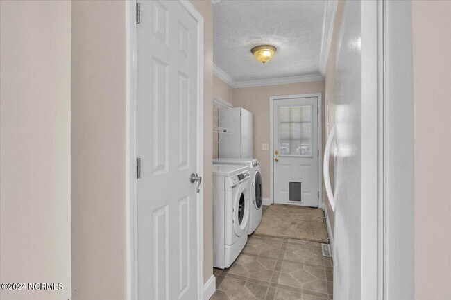 Building Photo - 3075 McCall St SW