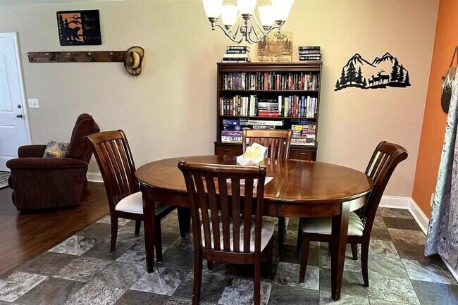 Building Photo - 121 Sawmill Springs Rd