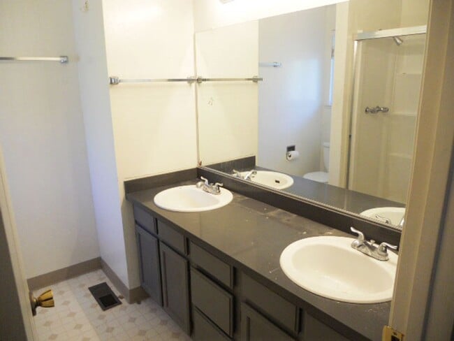 Building Photo - Single story 3 br/2bath/2car Home