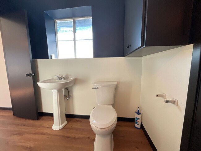 Building Photo - Available Now- 2 Bedroom 1 Bath in Granite...