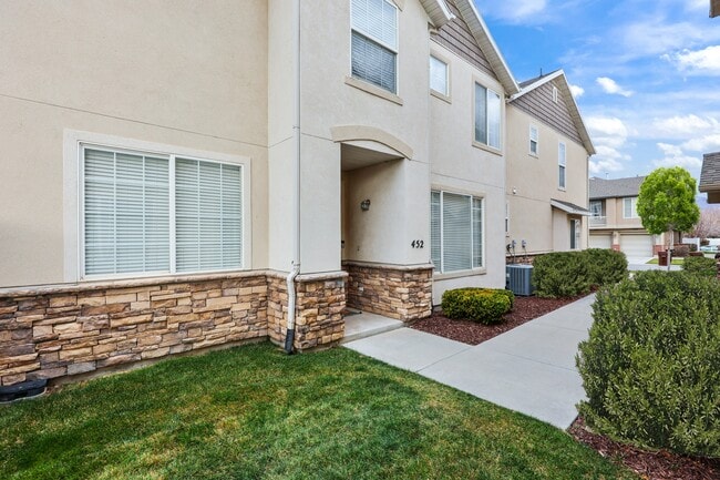 Building Photo - 452 N Kent Ln