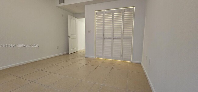 Building Photo - 5800 W Sample Rd