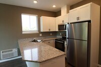 Building Photo - 465 16th St SE