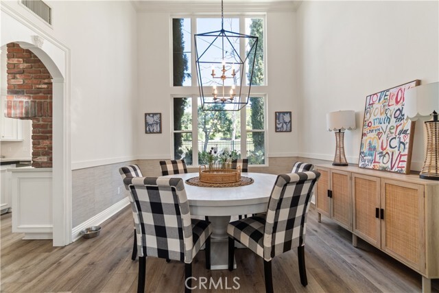 Building Photo - 11 Willowglade