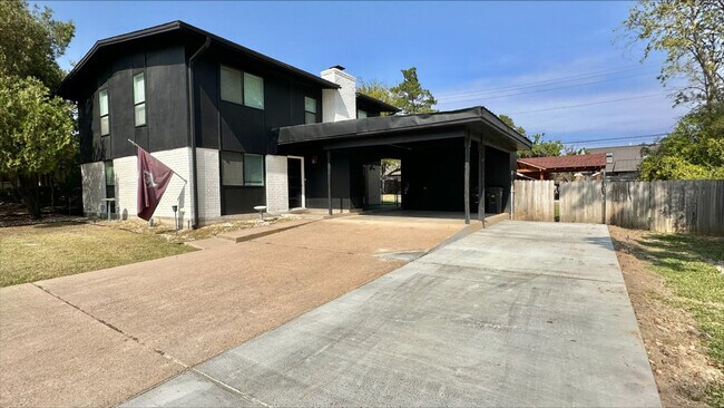 Building Photo - 1105 Glade St