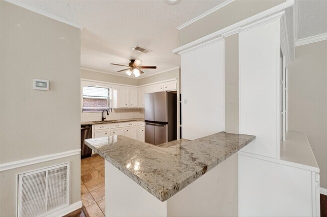 Building Photo - 18111 Shireoak Dr