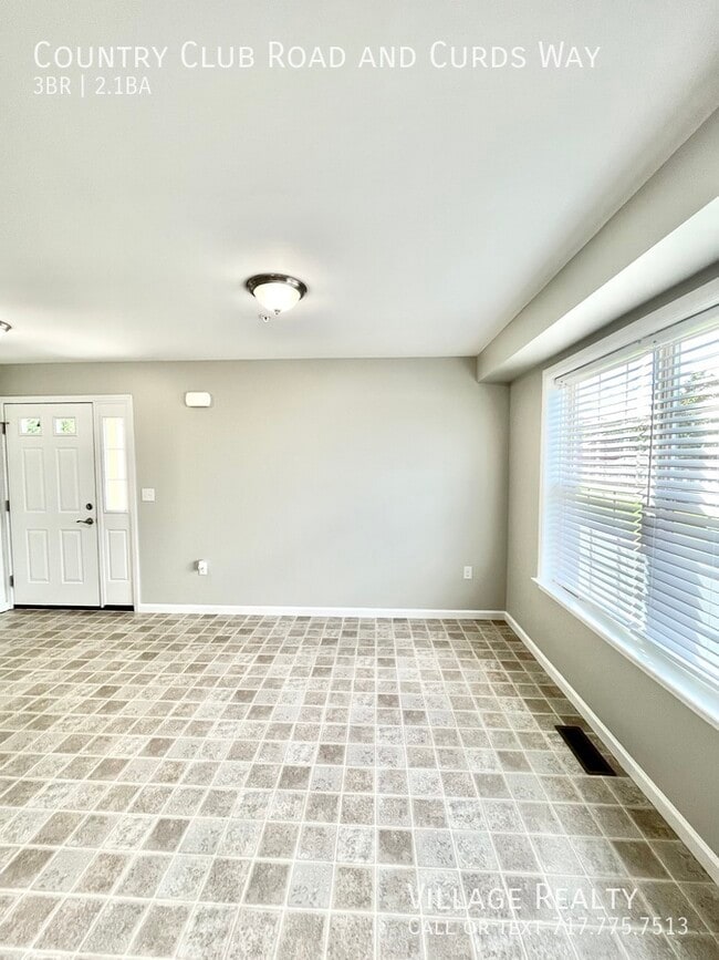 Building Photo - 703 Country Club Rd